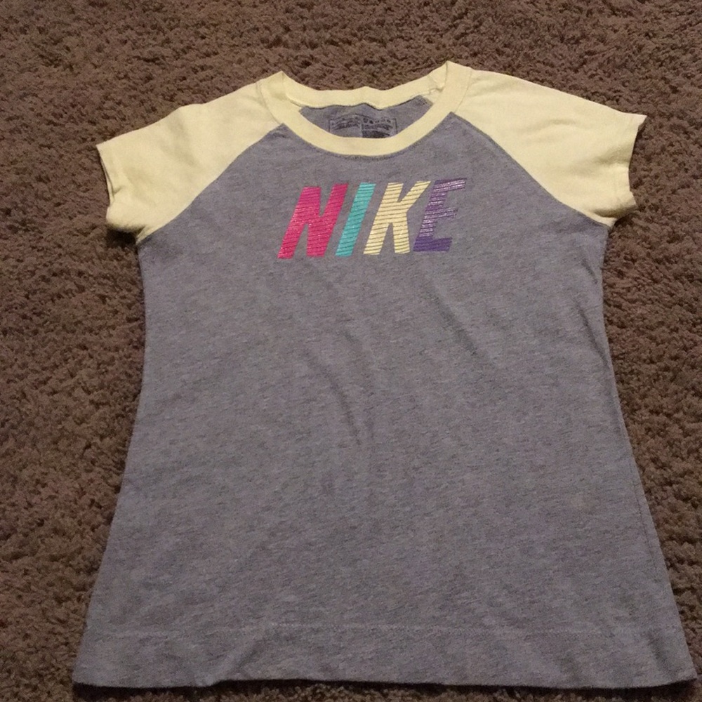 Nike girls gray & yellow short sleeve top Sz Large (14)